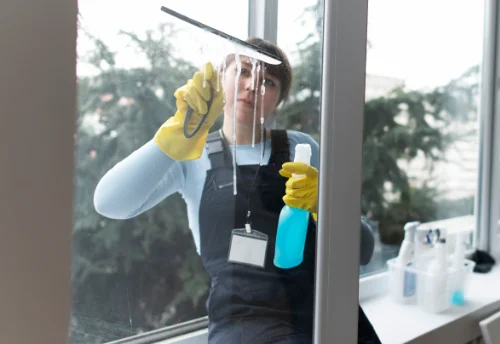 Nettoyage de vitres intérieures et extérieures à Crouttes